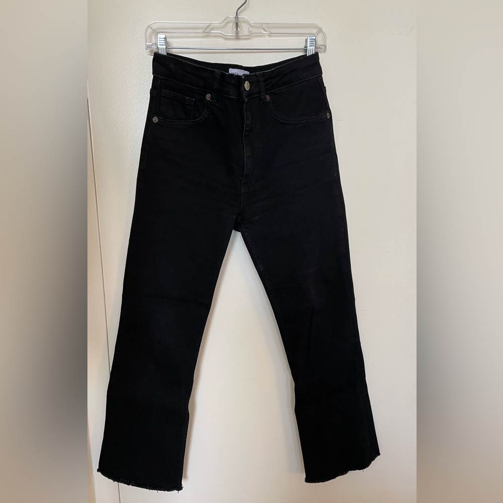 Zara Mid-Rise Kick Flare Cropped Jeans in Black Size 6